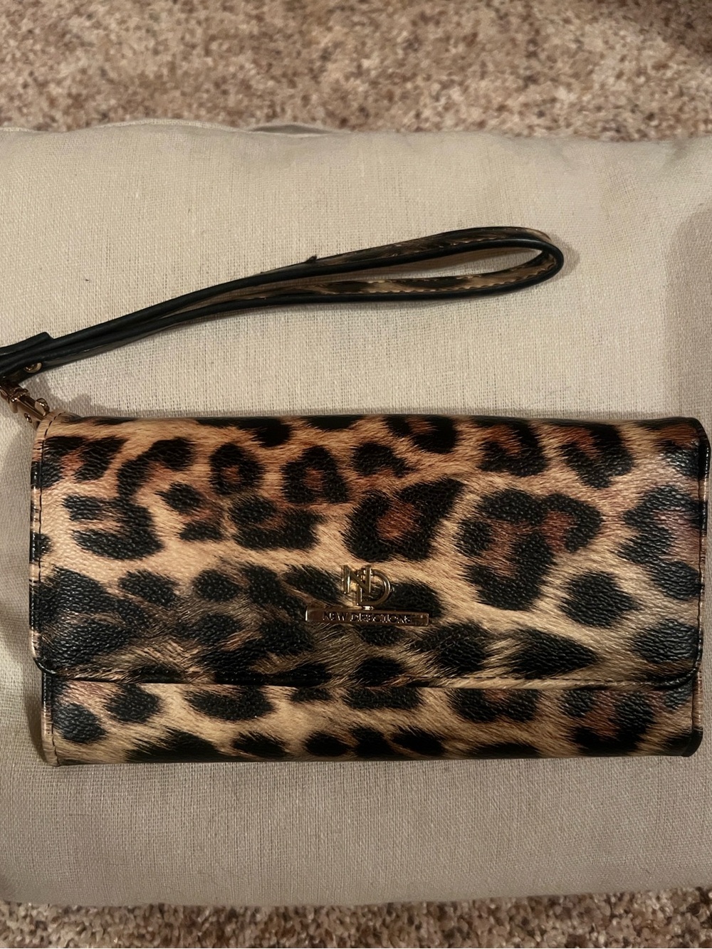 New Directions Animal Print Look Vinyl/Polyester Wristlet, lots of storage, NWOT